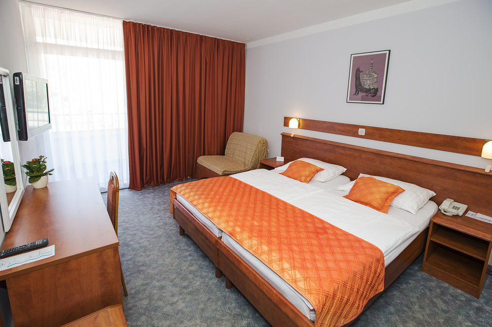 Sunny Baska Hotel By Valamar, Ex Corinthia Exterior photo